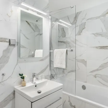 Aparthotel Emerald Downtown Luxury By Continental Group