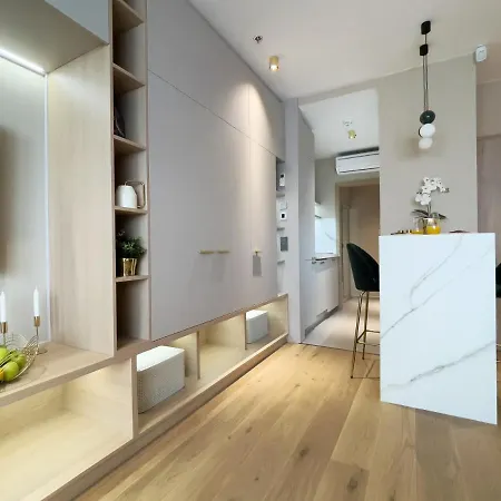 Emerald Downtown Luxury By Continental Group 公寓式酒店
