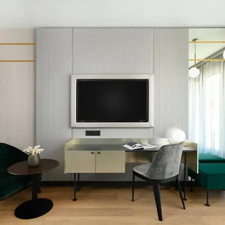 Emerald Downtown Luxury By Continental Group 4*