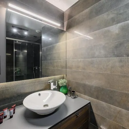 Emerald Downtown Luxury By Continental Group 公寓式酒店