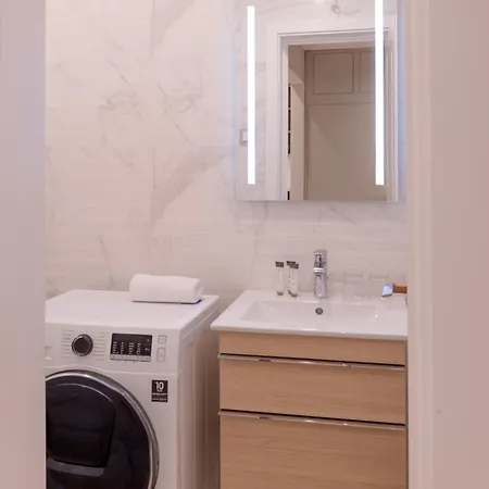 Emerald Downtown Luxury By Continental Group