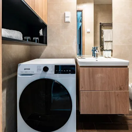 Emerald Downtown Luxury By Continental Group