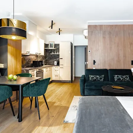 Emerald Downtown Luxury By Continental Group アパートホテル