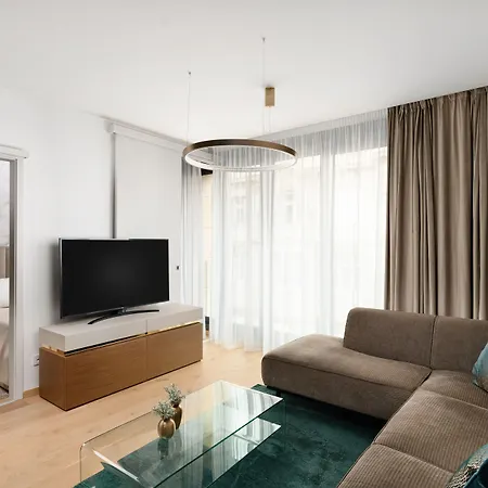 Emerald Downtown Luxury By Continental Group