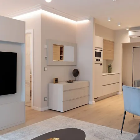 Emerald Downtown Luxury By Continental Group