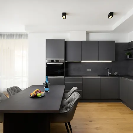 Aparthotel Emerald Downtown Luxury By Continental Group