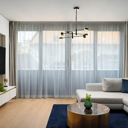 Emerald Downtown Luxury By Continental Group