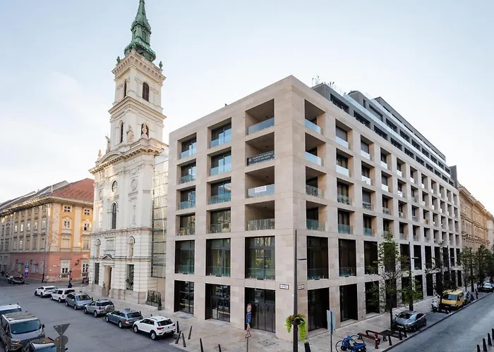 Emerald Downtown Luxury By Continental Group