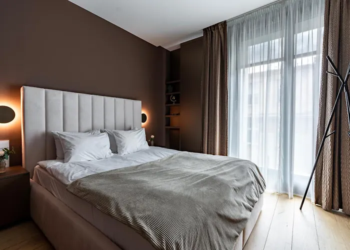 מלון דירות Emerald Downtown Luxury By Continental Group 4*