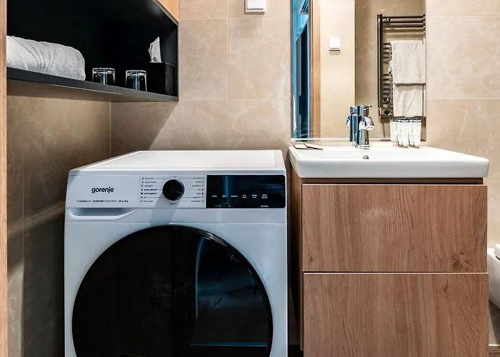 Emerald Downtown Luxury By Continental Group