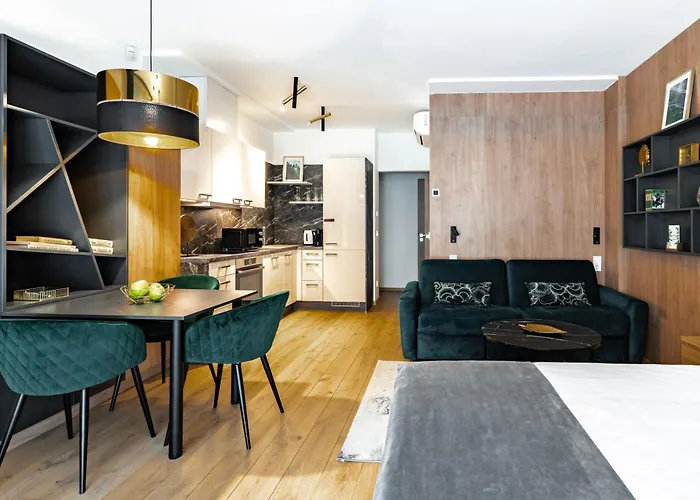 Emerald Downtown Luxury By Continental Group מלון דירות