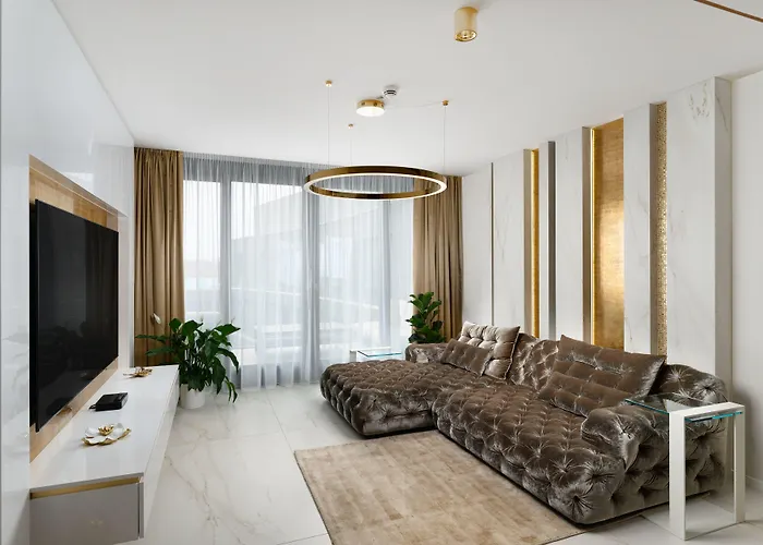 Emerald Downtown Luxury By Continental Group