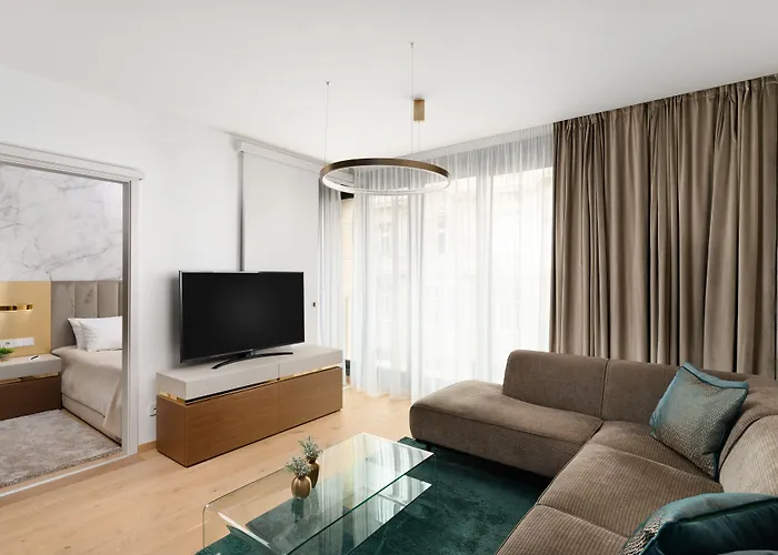 Emerald Downtown Luxury By Continental Group