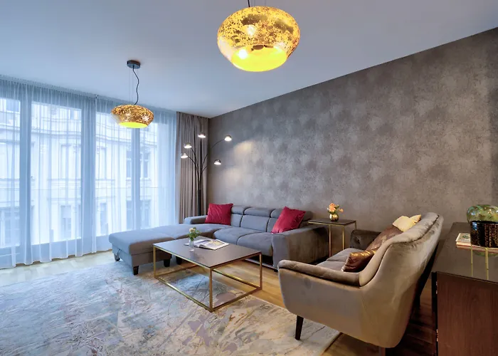 Emerald Downtown Luxury By Continental Group מלון דירות 4*