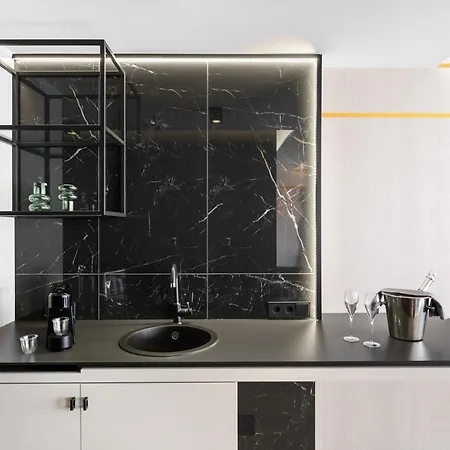 Emerald Downtown Luxury By Continental Group Apartmanhotel 4*