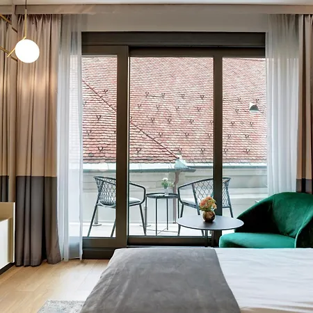 Emerald Downtown Luxury By Continental Group