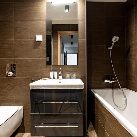 Emerald Downtown Luxury By Continental Group מלון דירות 2*