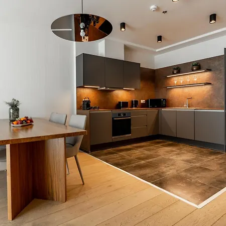 Emerald Downtown Luxury By Continental Group מלון דירות 2*