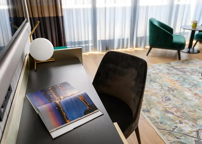 Apartahotel Emerald Downtown Luxury By Continental Group