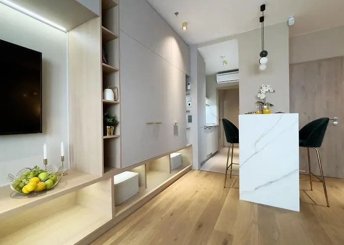 Emerald Downtown Luxury By Continental Group Apartahotel