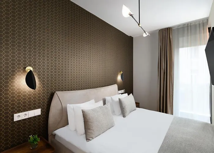 Emerald Downtown Luxury By Continental Group Apartahotel