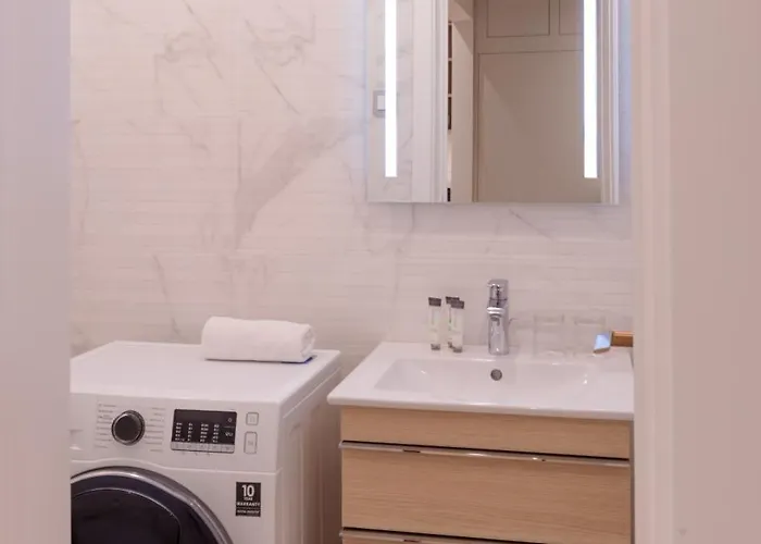 Emerald Downtown Luxury By Continental Group