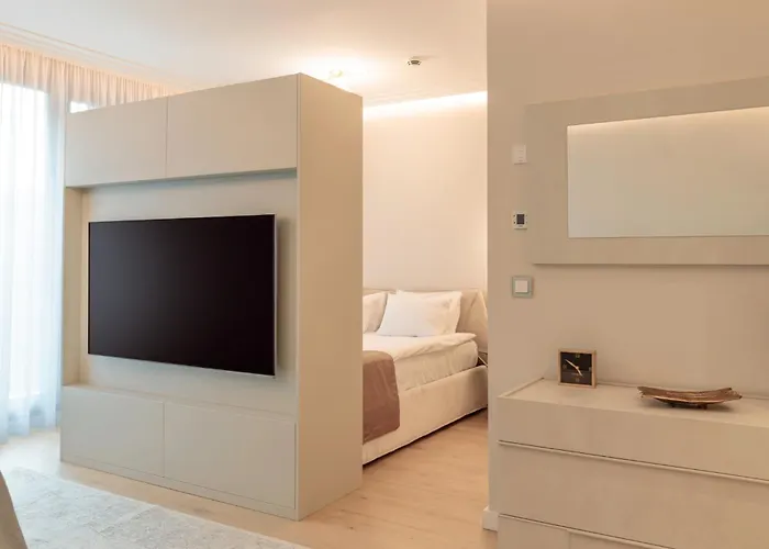 Emerald Downtown Luxury By Continental Group Apartahotel 4*