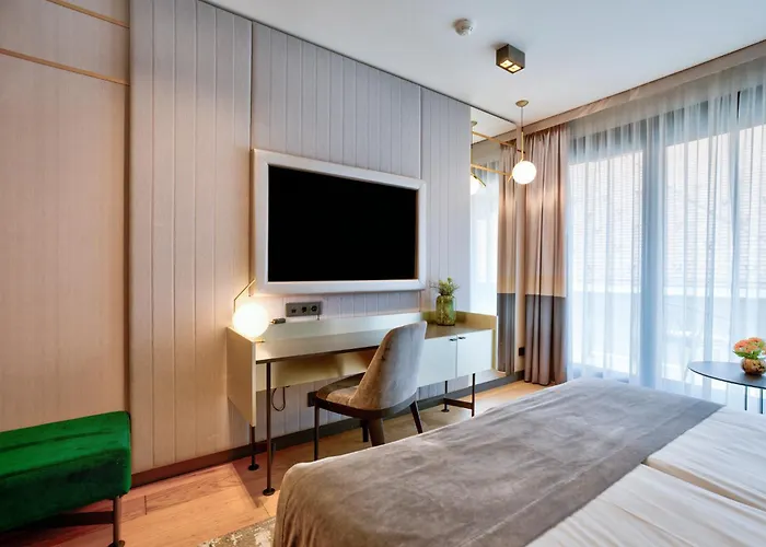 Emerald Downtown Luxury By Continental Group 4* Budapest