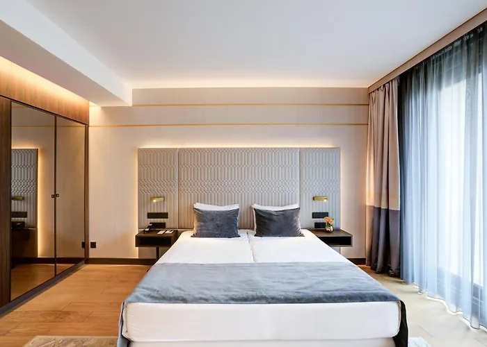 Apartahotel Emerald Downtown Luxury By Continental Group