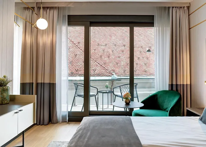 Emerald Downtown Luxury By Continental Group