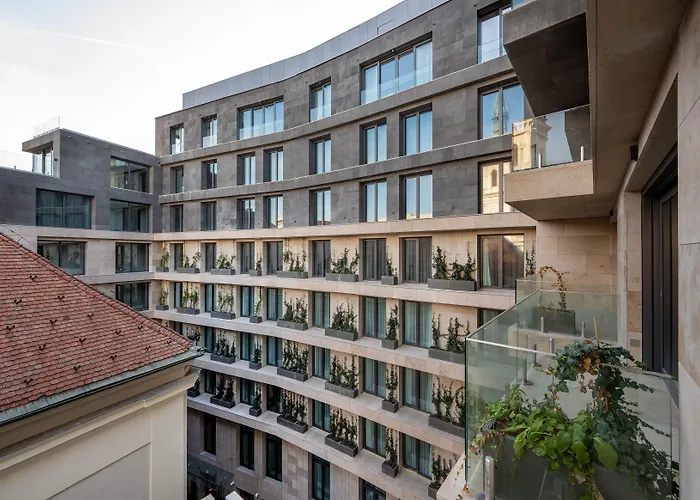 Emerald Downtown Luxury By Continental Group