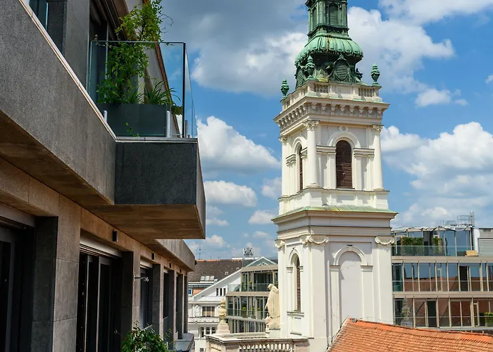 Emerald Downtown Luxury By Continental Group