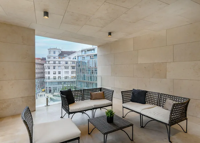 Emerald Downtown Luxury By Continental Group