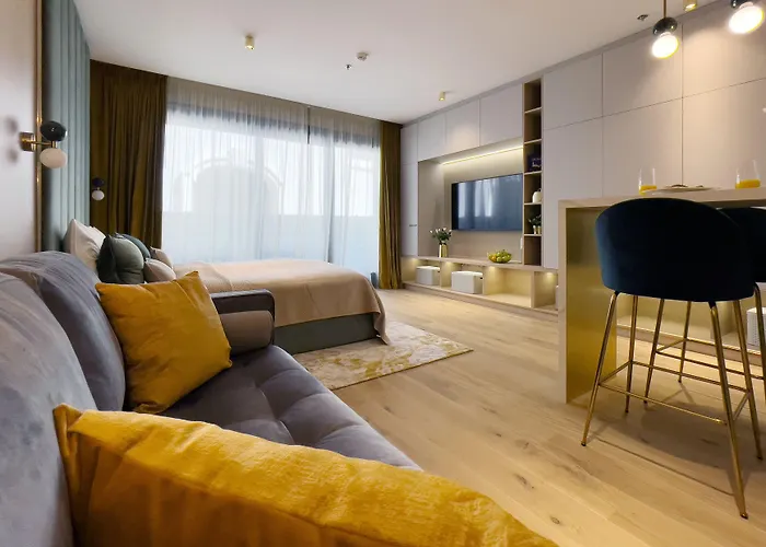 Emerald Downtown Luxury By Continental Group