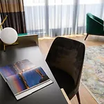 Hotel apartamentowy Emerald Downtown Luxury By Continental Group