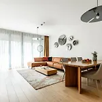 Emerald Downtown Luxury By Continental Group