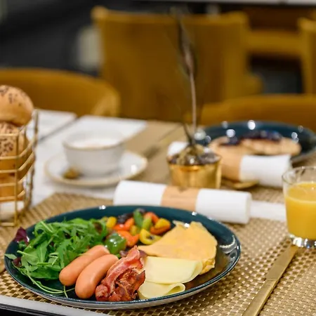 Emerald Downtown Luxury By Continental Group 4*