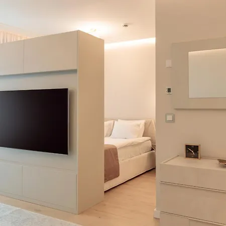 Emerald Downtown Luxury By Continental Group Aparthotel 4*