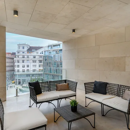 Emerald Downtown Luxury By Continental Group