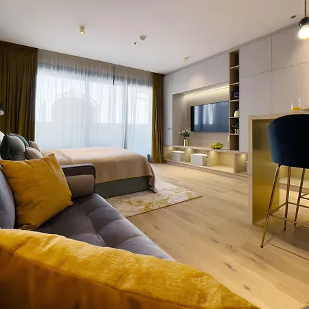 Emerald Downtown Luxury By Continental Group