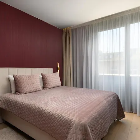 מלון דירות Emerald Downtown Luxury By Continental Group 4*